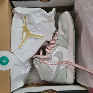 Air Jordan 1 Retro High OG 'Seafoam'